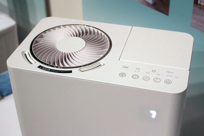 Vʂ̑암̓Vvł킩₷fUCB{̃tgɁAʂ̖ڈfW^\܂BuAutov[ĥقA{^30Ԃ}ɉuHyperv[hA΂ɉ\͂}uEcov[h3ނ𓋍ڂĂ܂