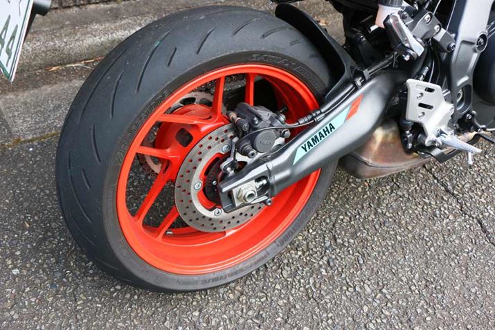 ÃzC[͊[g11ጸĂA^\B^CTCY180/55ƂȂ