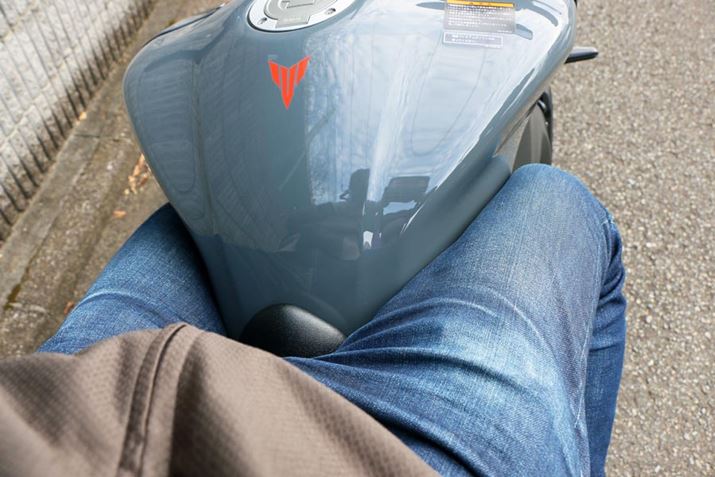 j[Obv镔i荞܂ꂽ`̂ŉg̃z[hɂ₷A}Ă邽߁A܂250ccNX̃oCNɂ܂Ă悤ȍo󂯂