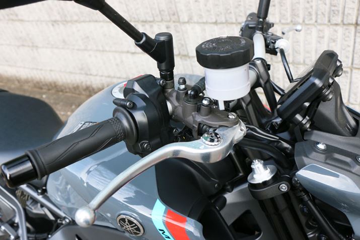 lIɂ́AWA|vƂȂtgu[L̃^b`DۂBV^uMT-09 ABSv肵ƂĂA΂炭̓JX^}CYȂƂ͂ȂȊx