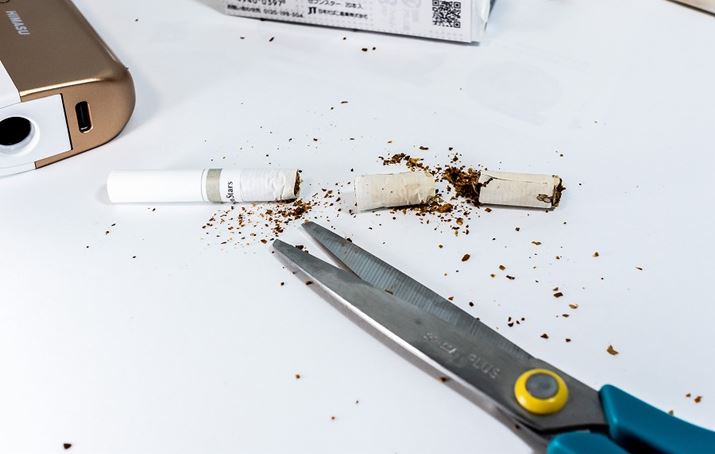 2xڂ̃JbgBtB^[͂ȂZȂĂ邪A܂zBA^oRt͑юÛŁAo傪KvBĂ˂ɐؒf邩AʓrŗpӂVK[Jb^[Őؒf΁AюU͒ጸł낤