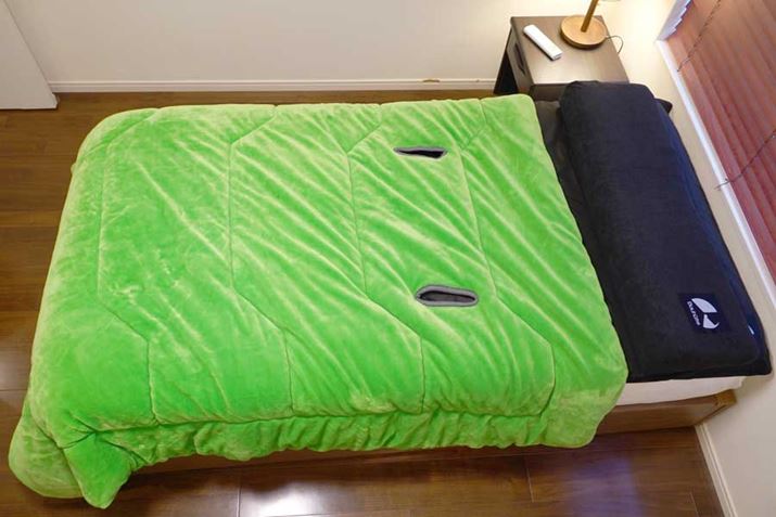 킽^N̓悤ɁAЂԂĂ݂܂B񂨎؂肵J[̓O[ŁAN₩ɉf܂