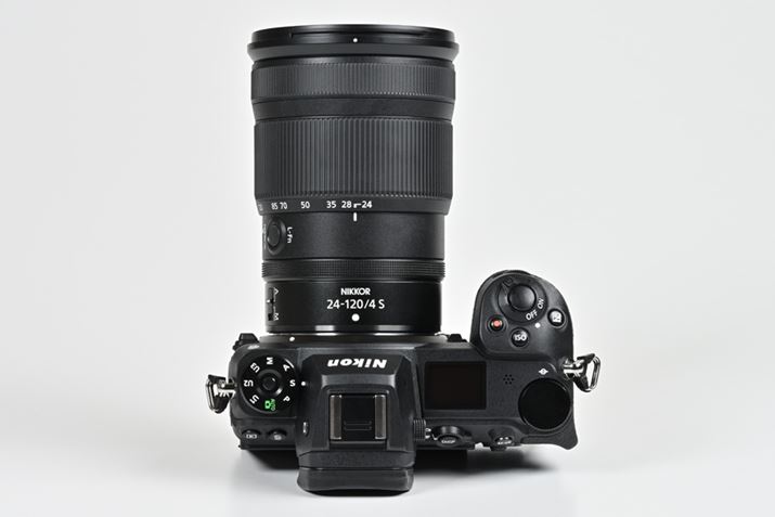 TCY͖84iőaj×118mmiY}Egʂ烌Y[܂ŁjŁAdʂ͖630gBY[OŉɃtH[JXOAOɃRg[OiilIo␳AxȂǂ蓖ĂNbNX̃Oj𓋍ڂĂ