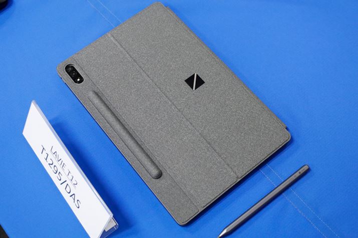 X^hJo[tL[{[hiʔj̃Jo[̓t@ubNfށBwʂɂ̓y̎[|Pbgt