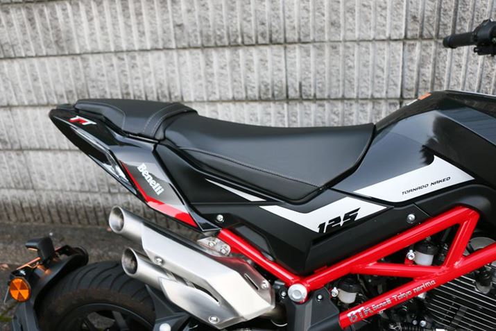 ݂̂V[g͏ɌĕiAItԓIȌ`BÖړ₷