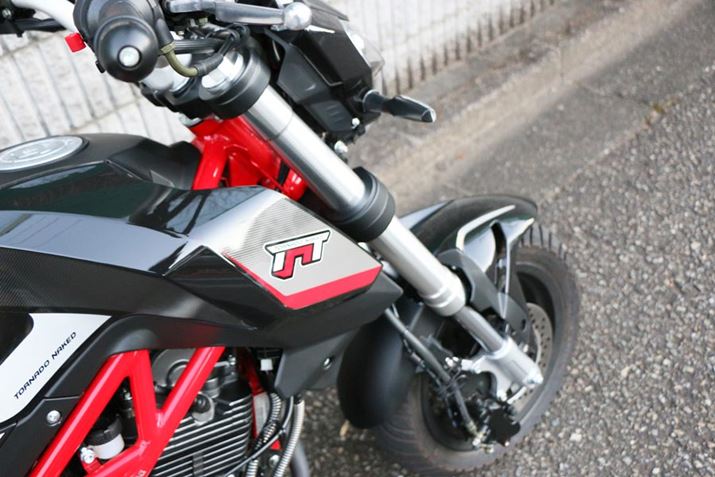 |̃eXRsbNtH[N120mmƁA߂̃zC[gxm