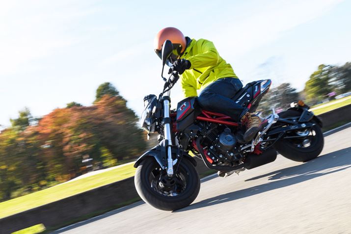 TNT 125́A肫^ăoNƐ͂𔭊BR[iÖ芴