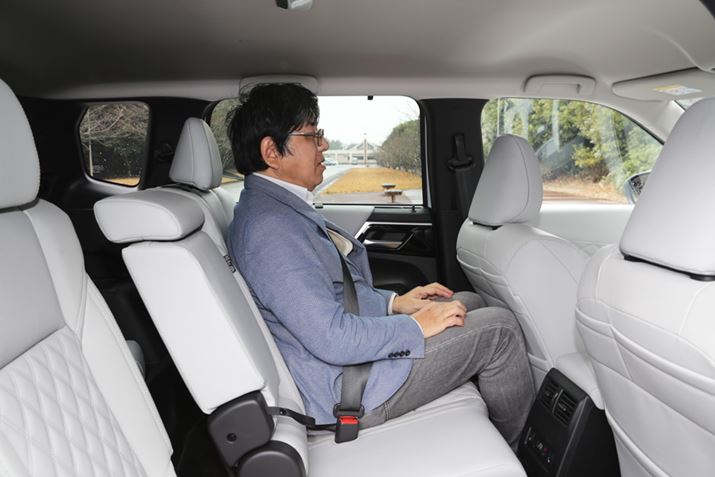 V^uAEg_[PHEVv3ڃV[g֍ɂ́A2ڃV[g1ڃV[g̔wʂɕG܂őO֓KvBȂA摜1ڏȃV[ǵAg170cm̏悤ɃV[gʒu𒲐ԂɂȂ