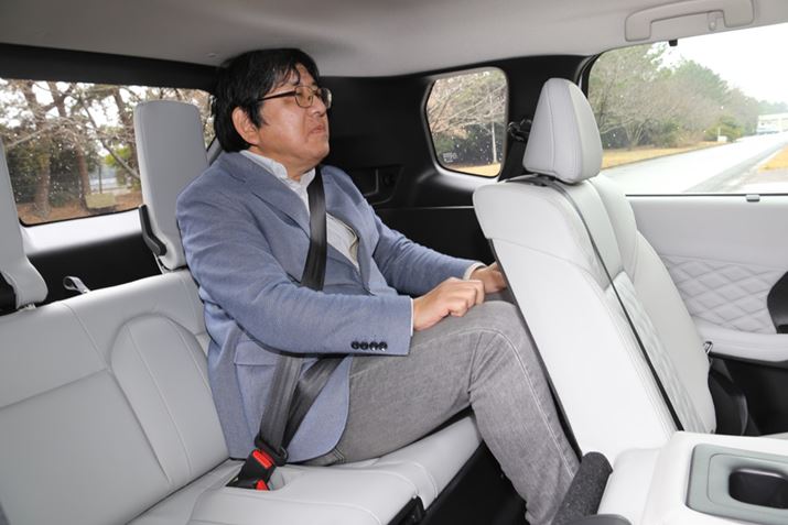 3ڃV[gɍԁBwL΂ƓVɓ邽߁Aw߂ď`ɂȂ