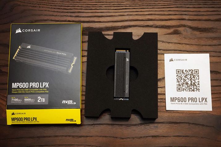 uCSSD-F2000GBMP600PLPv̒g