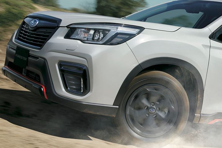 XoԂ̃J^Oł́u펞l֋쓮vƂ\L܂A̗ŔAʂgɁh4ւ쓮Ă邩BXoȊȌpԂł́Ai2֋쓮ŋ쓮ւXbvm4ւ쓮AIf}h^CvAWD嗬łB̓ZVO\xɃANeBuɍ쓮̂ŁA쓮ւXbvĂAWD܂ł̃^CO͂قƂǂȂAfȂǍ\Ă܂BłȂAXo͍ŏuAWDԂőĂق쓮͂͋͂vƂ̍lɂA펞l֋쓮̗pĂ̂ł