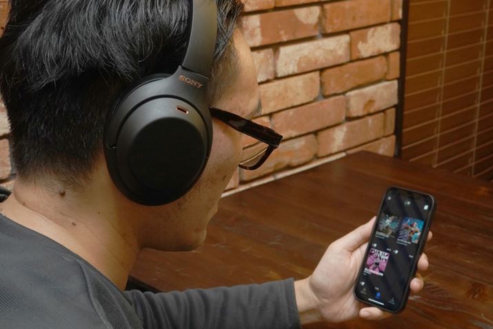 WH-1000XM4gpAuArtist ConnectionvAvŔzMĂ360 Reality AudioRečB܂ŃCuɂ悤ȗՏꊴ̌ł