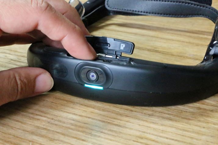 C^[tFCXɂ̓t^tĂAƂɐݒu邽߁AOɓdIɂĂKvBAJ߂LEDv_N؋BȂALEDv̓obe[cʂCWP[^[̖ʂ