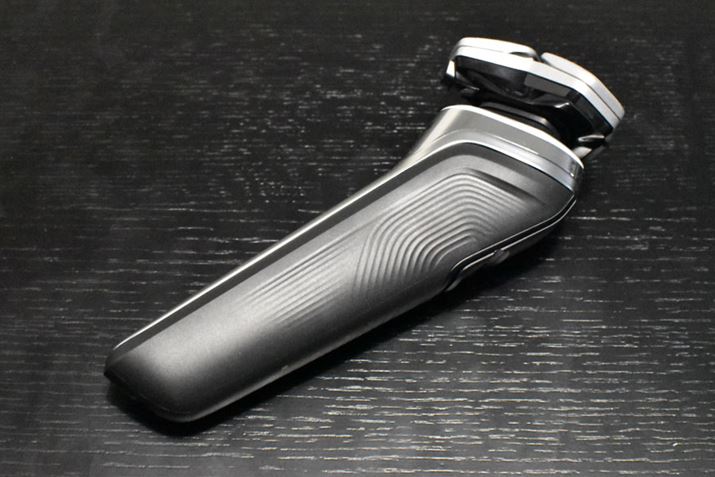 ʂ̉ʁBʂɌĉEiʐ^j͐ewƎ̂Ђ炪A͐lwƁAc3{̎w悤ȃfUC̗pĂ