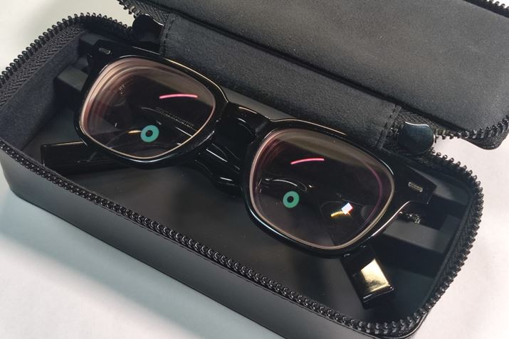 t̏[dP[X̒ɃKl^̖{̂i[邱Ƃŏ[dłBAP[X̂Ƀobe[͓Ă炸A[dɂ͕ʓrUSB Type-CP[uȂKv