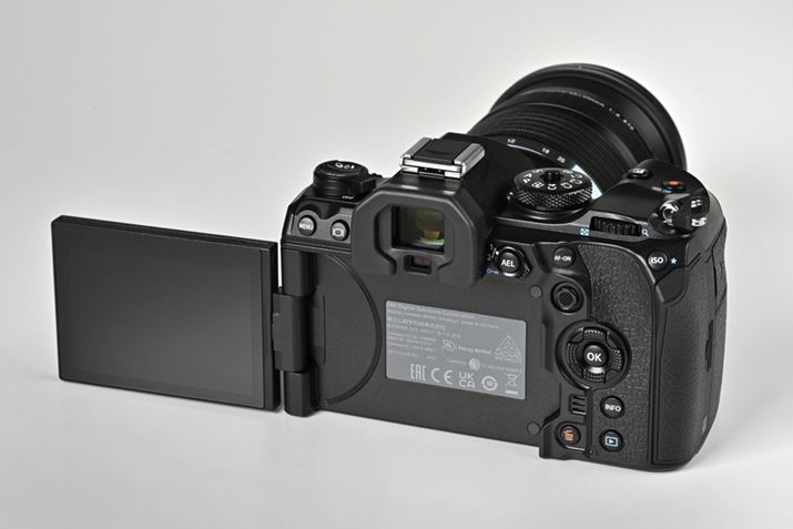 dqr[t@C_[iEVFj͖576hbgɍ׉Aō120fps̍t[[gɑΉBŒZ\^CO0.0005bɂ܂ŒZkBoAOtj^[i3.0^j𑜓x162hbgɌサĂ