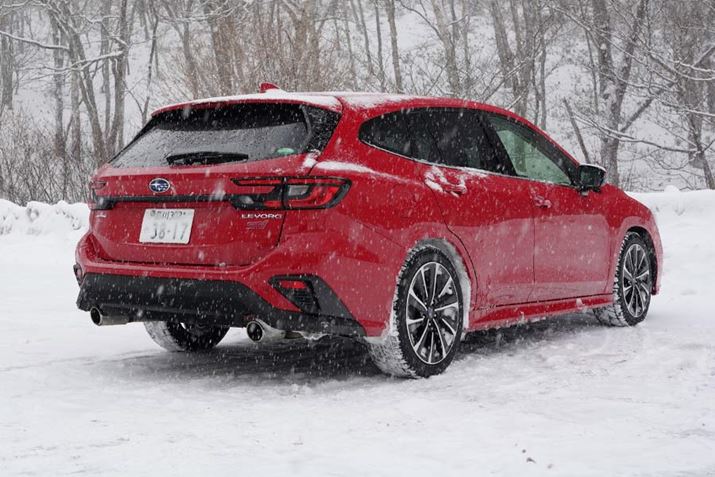 Hł͘HʂƎԑ̂̃NAX̑傫dvƂȂAŒn㍂ɗ]T̂SUVzIłÃH[O140mm̍Œn㍂mہBႪs͂HȂȂjł܂