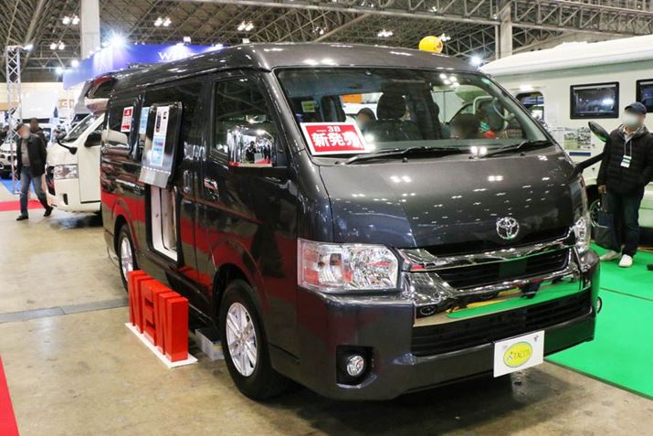 Wԗ̓IvṼA~zC[ii66,000~j𑕒BԒ5lAAQ4lƂȂĂ