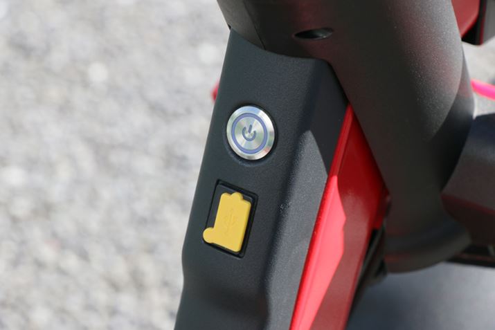 d{^̉ɂUSB\Pbgi1AjŃX}[gtHȂǂ[dł