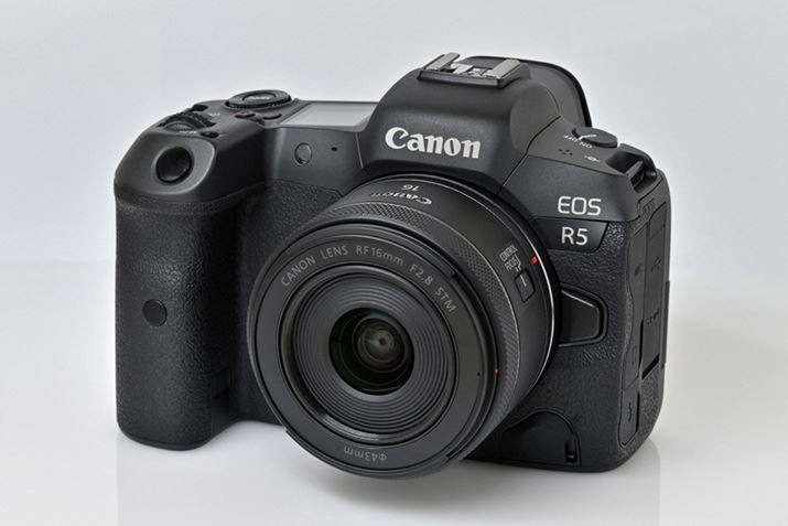 uRFYv̒LpEPœ_YƂ2021N10{ɔɂȂuRF16mm F2.8 STMviJ{fB́uEOS R5vj