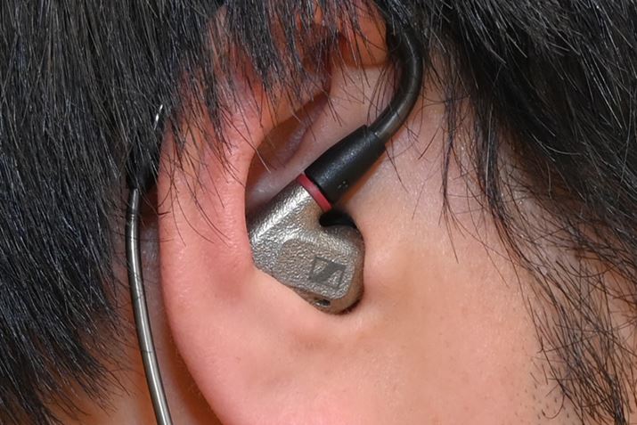 ^fނ̂߁ACz{̂͂dʊ邪A7mmãRpNgȃ_Ci~bN^hCo[𓋍ڂƂŁAnEWOɃRpNgɂ܂Ƃ܂ĂA͂ȂǍD