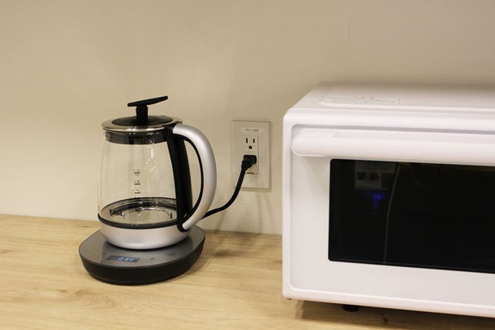 ݒuĂ݂ƁAdv[gɌ݂邽߁AdqWƓ炢̍ɂȂ܂BʓIȓdCPg傫߂łA܂葶݊咣Ȃ̂́AȃKXȂł́BdR[h͑S1.3mŁAdv[g̗ɃR[hĎ[łXy[XtB̂悤ɃR[hZ߂ɂāAƌ邱Ƃ