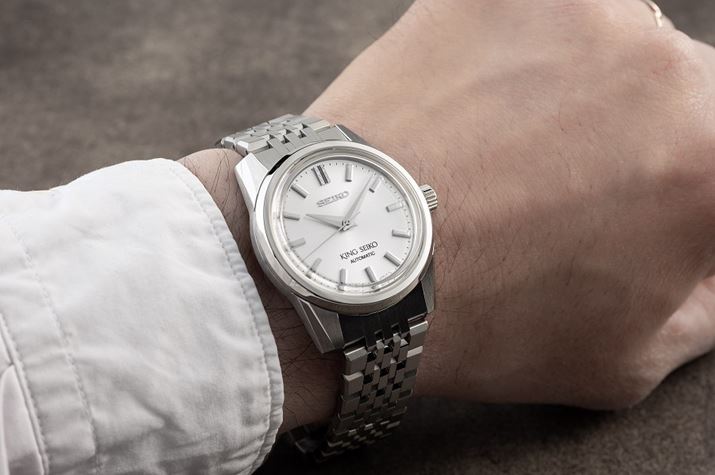 hXfȂAtăJWA̎茳ɂy₩ɏG}b`