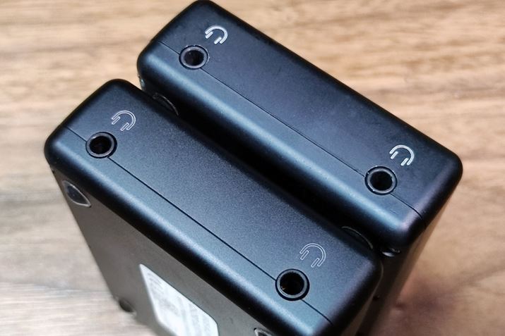 uMojo 2vłwbhzo͂3.5mm×2ƂȂĂ