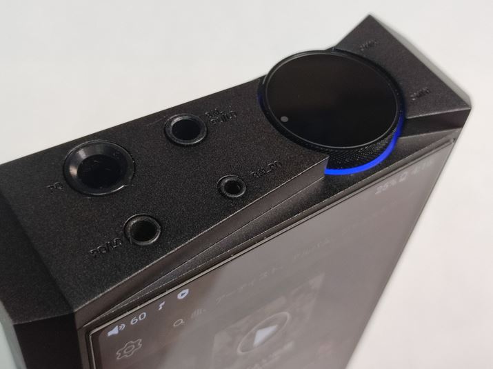 wbhzo͂́A3.5mm6.3mm̃AoXA2.5mm4.4mm̃oX[q𓋍