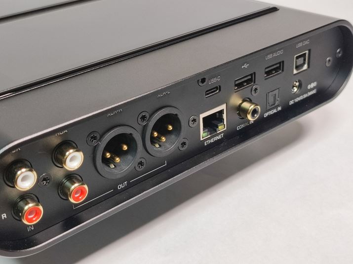 wʃC^[tFCXȂ[BXLRAiOo͂ĂAj^[Xs[J[Ƃ̐ڑeՂɍs