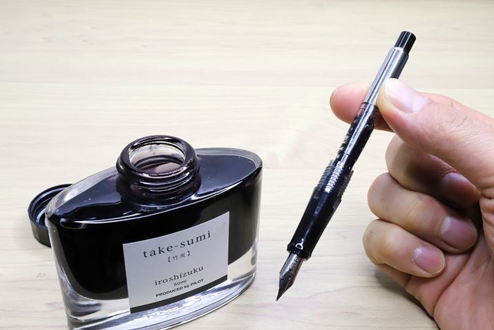 ĂADȐF̃CNgRo[^[gĂ݂ƂBpCbgőeʂ́uCON-70vډ\ł