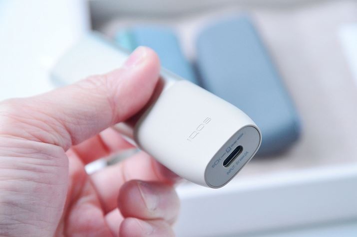 uACRX C} v͒ꕔɁA[dpUSB Type-CP[uRlN^ڂĂ܂