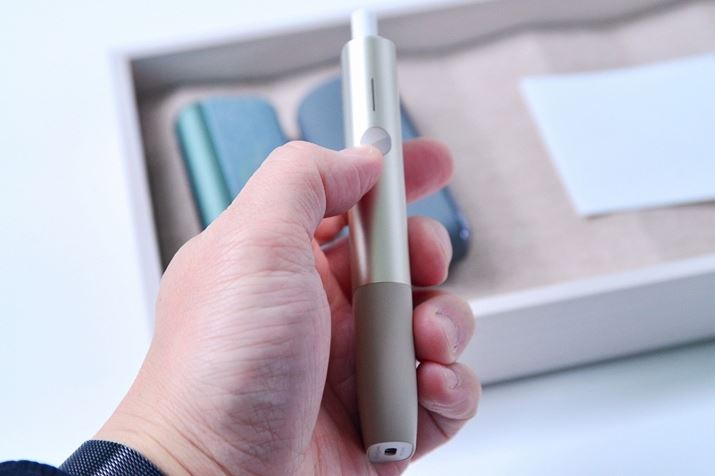 uACRX C} v́Aʂɓd{^LEDtĂ܂