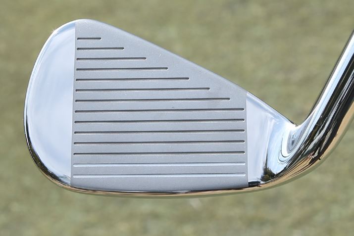 򋗗\߂邽߂ɃJ[y^[450X`[ƌĂ΂鍂xXeXtF[Xɍ̗pBtF[XJbv\ɂAAIɂ݌vłȂAfނ\A܂܂Ȋϓ_A\ǋĂ܂