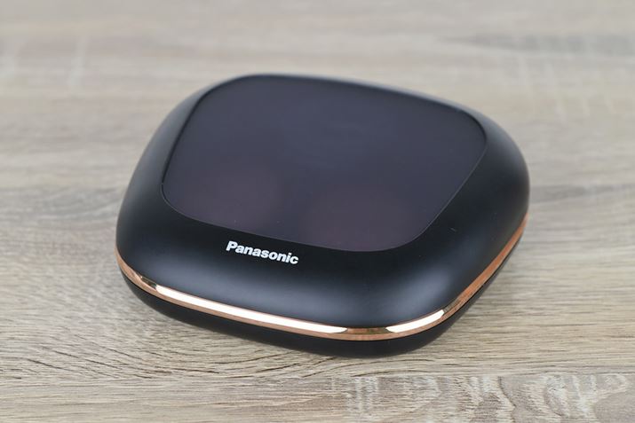 Ȃ݂ɁA[dۂɎgp[d̓P[XɂȂB̏ԂŃTCY͖117ij×105isj×38.5ijmmŁARR{̂܂߂dʂ͖152gB^тpӂɂłTCYƏd