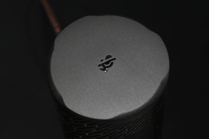 Vʂɂ́A}CN~[gRg[ł^b`ZT[𓋍