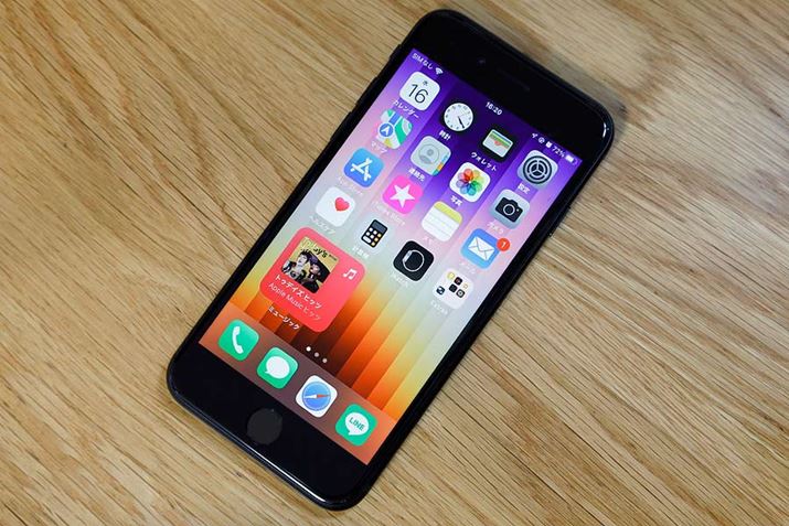 NĂʂ̂ȂVvȃfUCiPhone SEi3jB4.7C`̃fBXvCRpNgȃ{fBɁA}XNɕ֗ȁuTouch IDv