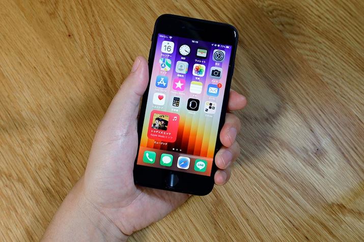 ЎŃz[₷RpNg{fBB{̃TCY67.3ij×138.4ij×7.3ijmmAdʂ144gB4.7C`́uRetina HDfBXvCv́AL@ELł͂ȂAuTrue TonevP3̍LFT|[gBGo^b`ɂΉ鍂iʂȃfBXvC