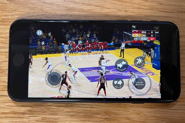 Apple ArcadẽoXPbg{[Q[uNBA2K21 ARCADE EDITIONvvCBĨAȕ`ʂƊ炩ȓ͂̃Q[BíuiPhone 12 Pro MaxvŗVł邪AiPhone SEi3jłȂvCł