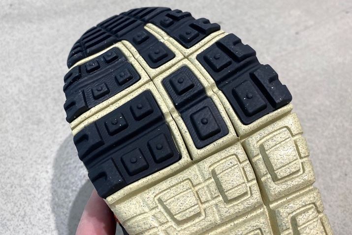 AEg\[́Af̓ɑΉ悤ɐ݌vꂽutbNXO[uvƂazĂA̓ɍ킹ĂȂ₩ɋȂ