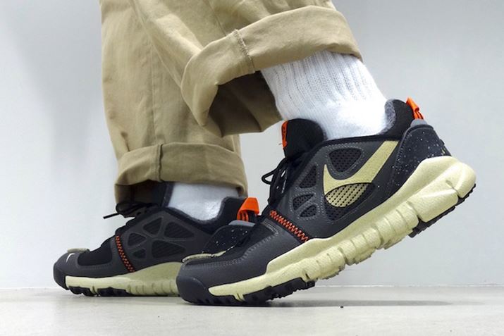 gCV[͂AXŃAEghAEFA𒅂ȂA[oAEghAX^C̑ɂsb^I Ȃ݂ɁAq[ɂ̓IW̃v^ut