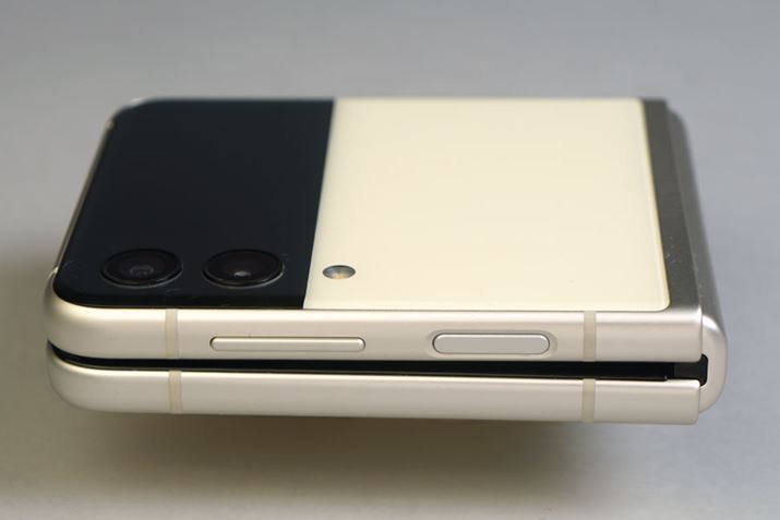 Eʂɂ́A{[ƁAwF؃ZT[̓d{^zu