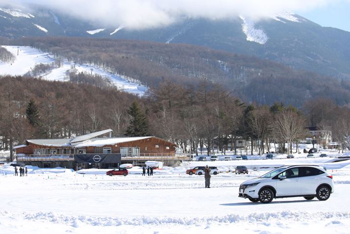 ́A쌧ɂ鏗_΂̌Ώ֕~݂ꂽXR[XɂĎs