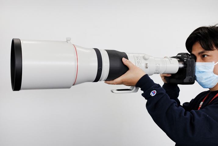 Yt[huET-160iWIIIjv𑕒Ԃ́uRF1200mm F8 L IS USMvBŒZBe4.3miőBe{0.29{jBtB^[a͌㕔52mm