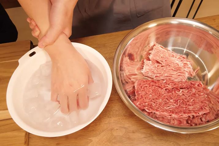 no[Oグ邽߂ɁAObƉ䖝ĎXɕtĂ