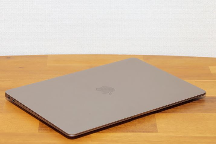 ь^̃X^CbVȃfUCBJ[̓S[hAVo[AXy[XO[3FCAbv܂iʐ^̓Xy[XO[j