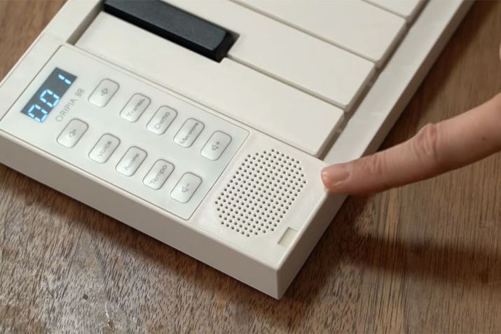 Xs[J[͍E̒[ɕtĂAʂ10iKŒ\