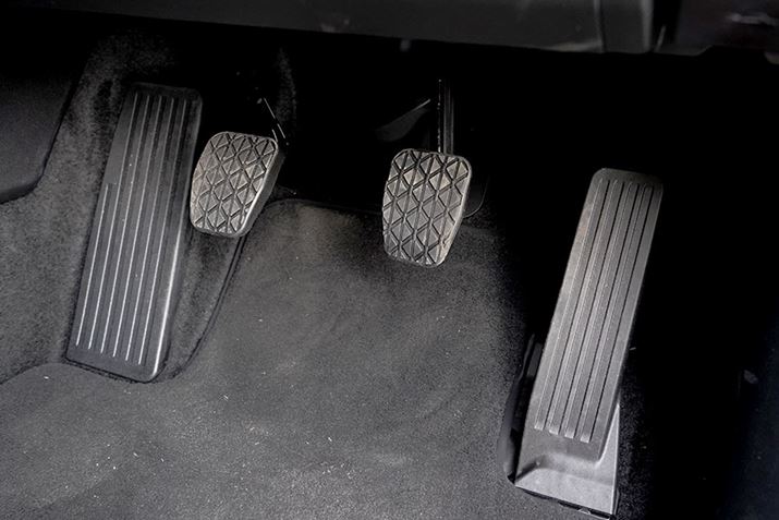 }c_IK̃ANZy_BANZƃu[LAʓIȒ݂艺̃ANZy_Rɓݑւ邱ƂłAԃhCuł̔Jyʂ܂