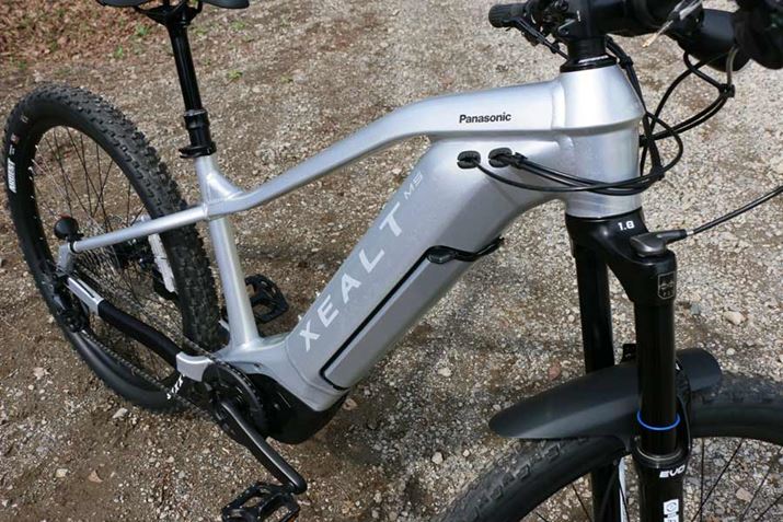 tgTh̎tɌđ傫`̃t[́Aȑ̌^̑{lłt[܂ŗ₷BP[uނ̓t[ʂ݌vƂȂĂAX}[gȃbNXɍvĂ