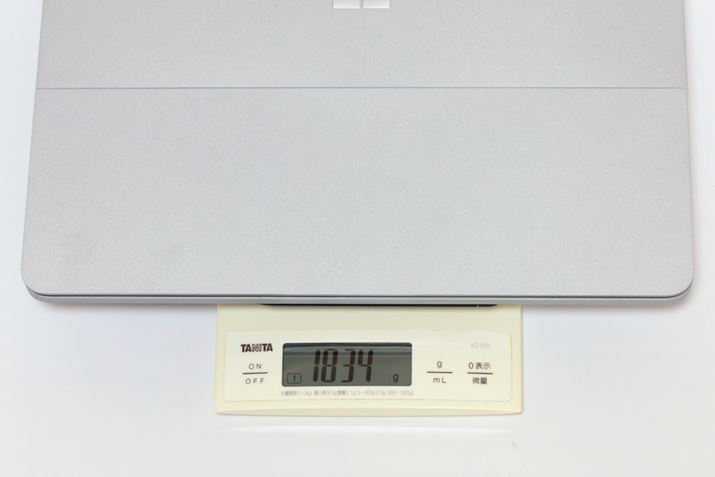 ʔSurfaceXy2܂߂dʂ͎1834gBقڃJ^OXybNʂ肾